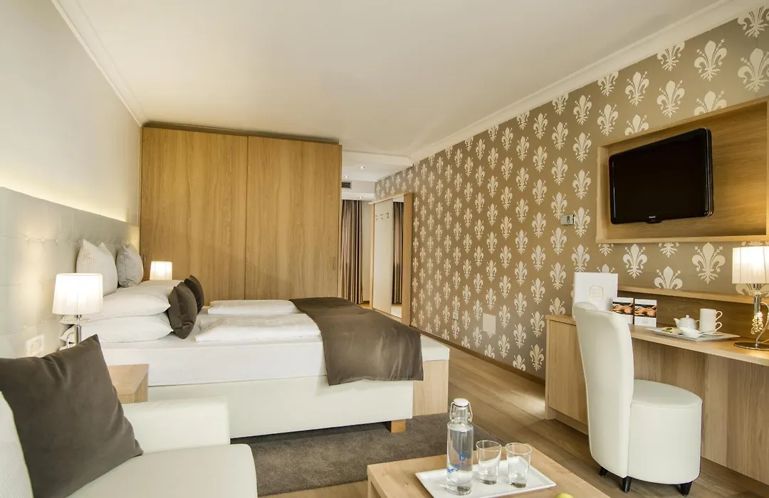 Small & Beautiful Hotel Gnaid-1